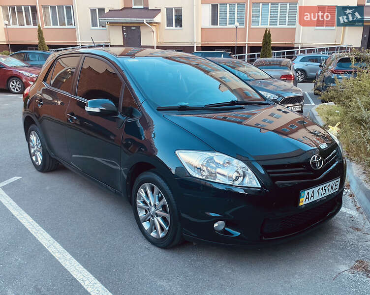 Toyota Auris 2011