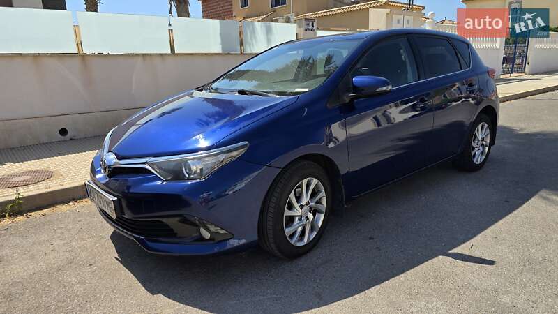 Хэтчбек Toyota Auris 2015 в Киеве