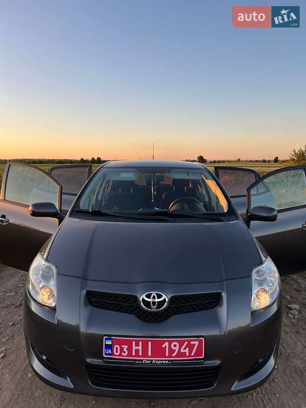 Хэтчбек Toyota Auris 2007 в Самборе