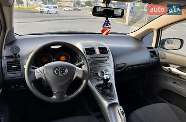 Хэтчбек Toyota Auris 2007 в 