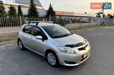 Хэтчбек Toyota Auris 2007 в 