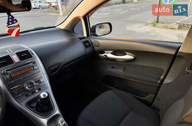 Хэтчбек Toyota Auris 2007 в 