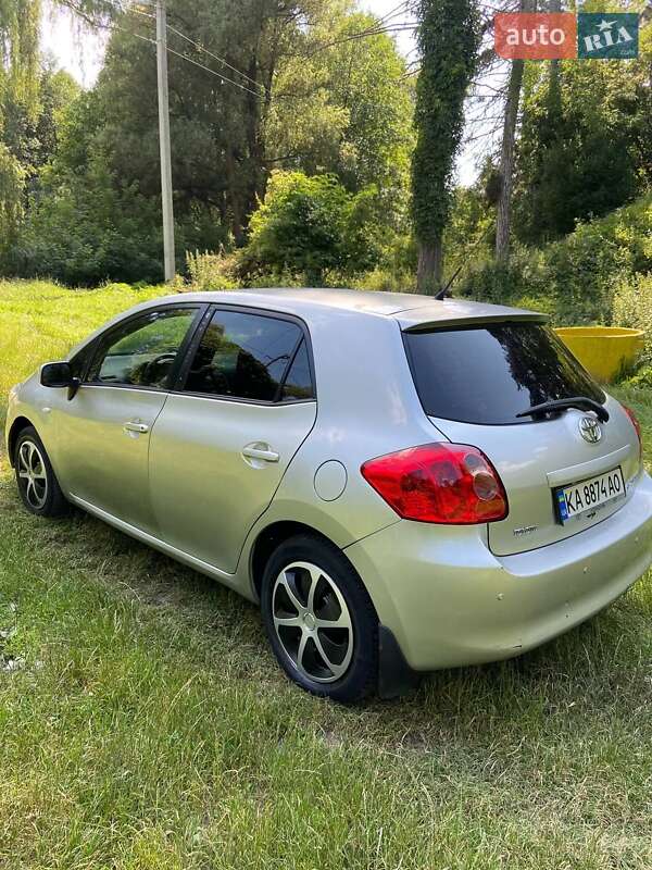 Хэтчбек Toyota Auris 2007 в Тростянце