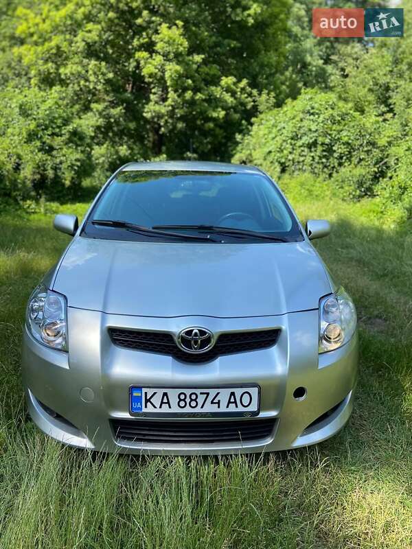 Хэтчбек Toyota Auris 2007 в Тростянце