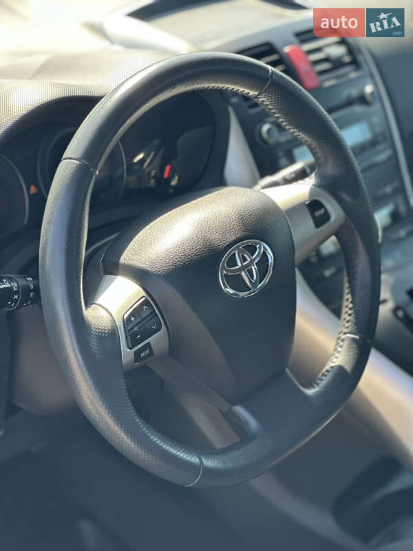Хэтчбек Toyota Auris 2012 в Киеве