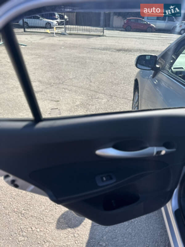 Хэтчбек Toyota Auris 2012 в Киеве