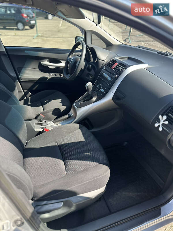 Хэтчбек Toyota Auris 2012 в Киеве