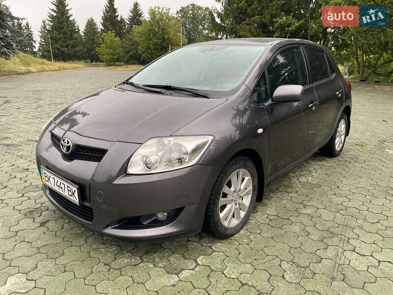 Хетчбек Toyota Auris 2007 в Дубні