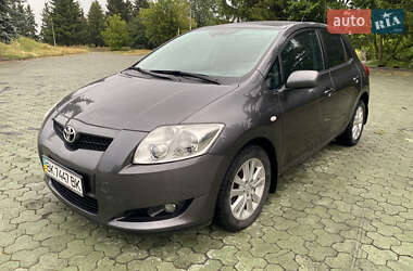 Хэтчбек Toyota Auris 2007 в 