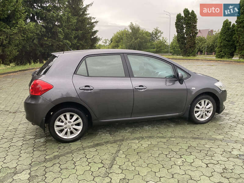 Хетчбек Toyota Auris 2007 в Дубні