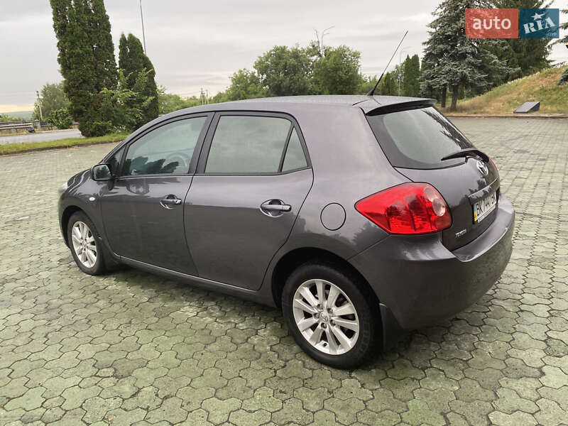 Хетчбек Toyota Auris 2007 в Дубні