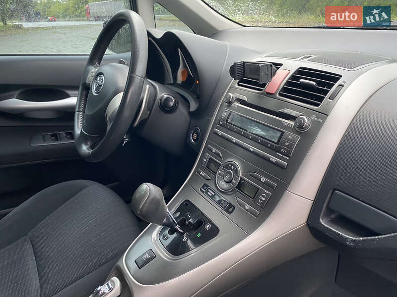 Хетчбек Toyota Auris 2007 в Дубні