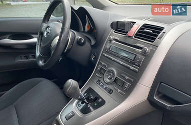 Хэтчбек Toyota Auris 2007 в 
