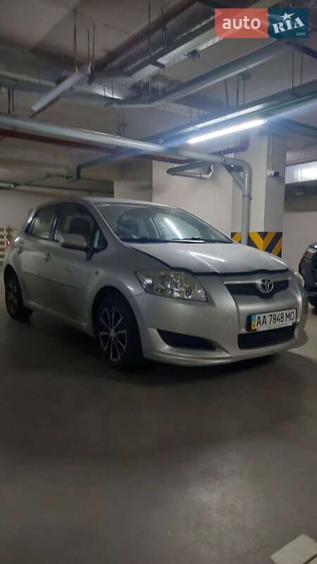 Хэтчбек Toyota Auris 2008 в Киеве