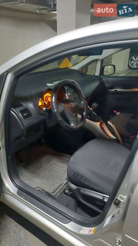 Хэтчбек Toyota Auris 2008 в Киеве