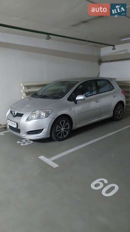 Хэтчбек Toyota Auris 2008 в Киеве