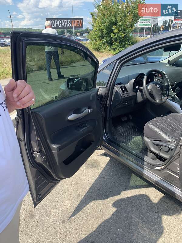 Хэтчбек Toyota Auris 2008 в Василькове