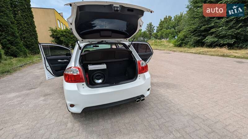 Хэтчбек Toyota Auris 2011 в Ровно