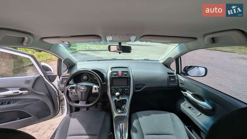 Хэтчбек Toyota Auris 2011 в Ровно
