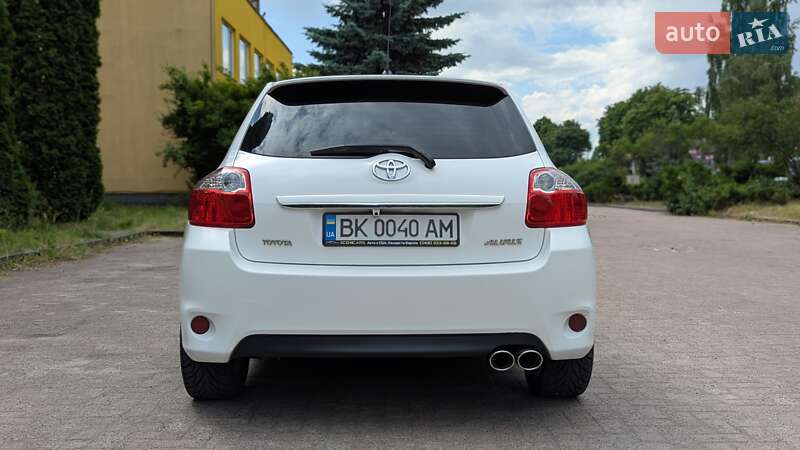 Хэтчбек Toyota Auris 2011 в Ровно