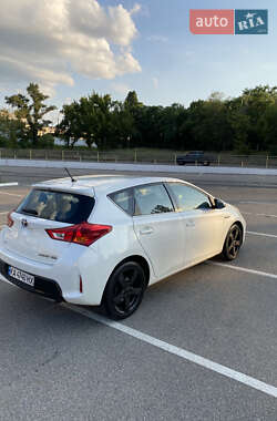 Хэтчбек Toyota Auris 2013 в 