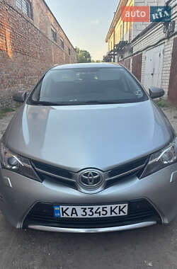 Хэтчбек Toyota Auris 2012 в Киеве