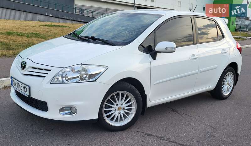 Хэтчбек Toyota Auris 2011 в Киеве