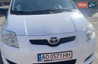 Хэтчбек Toyota Auris 2009 в 