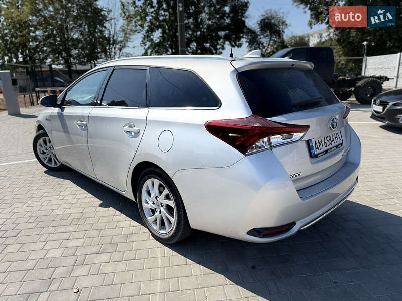 Универсал Toyota Auris 2015 в Житомире