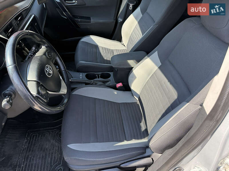 Универсал Toyota Auris 2015 в Житомире