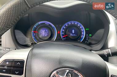 Хэтчбек Toyota Auris 2011 в 