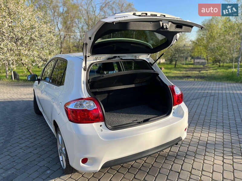 Хэтчбек Toyota Auris 2011 в Днепре