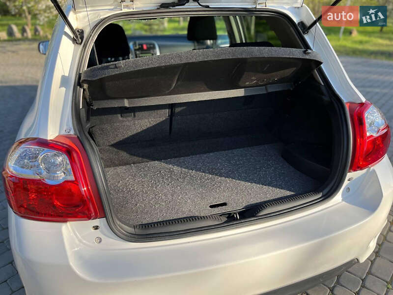 Хэтчбек Toyota Auris 2011 в Днепре