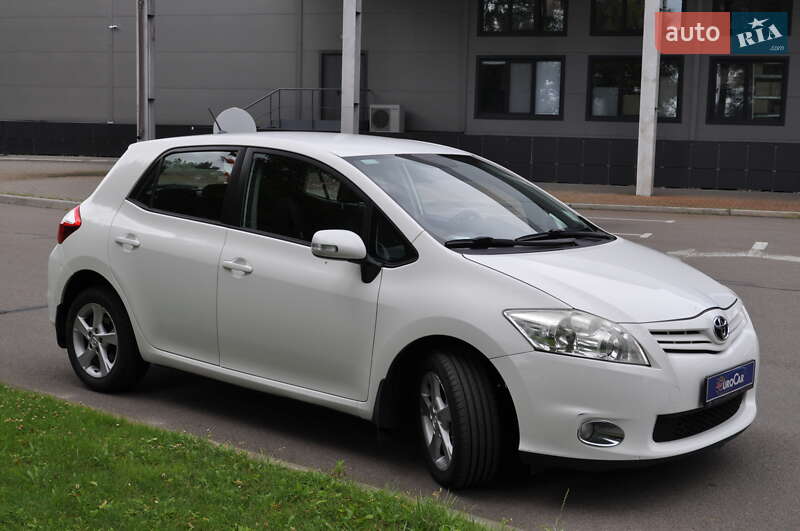Хэтчбек Toyota Auris 2011 в Киеве