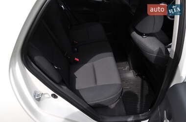 Хэтчбек Toyota Auris 2011 в 