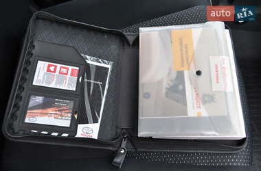 Хэтчбек Toyota Auris 2011 в 