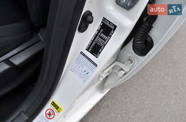 Хэтчбек Toyota Auris 2011 в 
