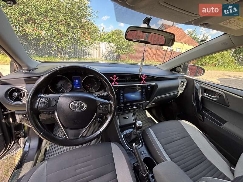 Универсал Toyota Auris 2015 в Ахтырке