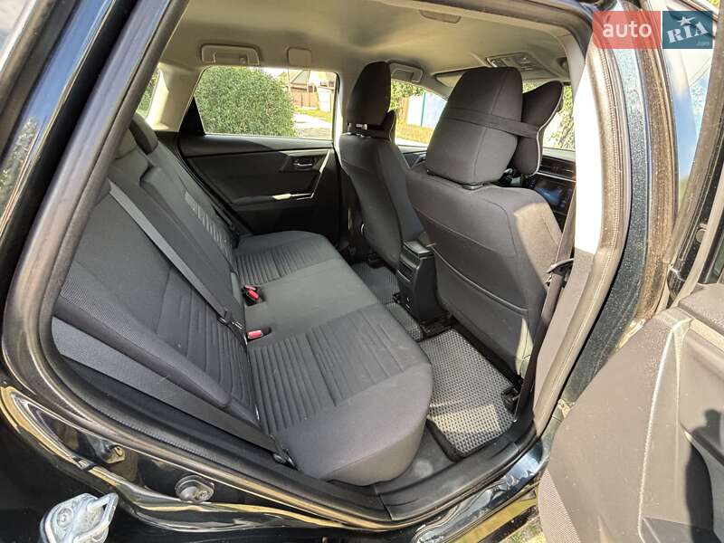 Универсал Toyota Auris 2015 в Ахтырке