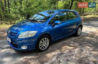 Хетчбек Toyota Auris 2010 в 
