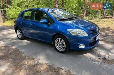 Хетчбек Toyota Auris 2010 в 