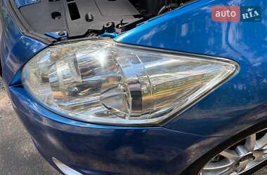 Хетчбек Toyota Auris 2010 в 