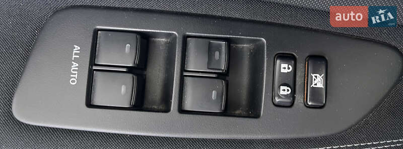 Хэтчбек Toyota Auris 2012 в Львове