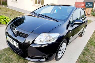 Хэтчбек Toyota Auris 2007 в Снятине