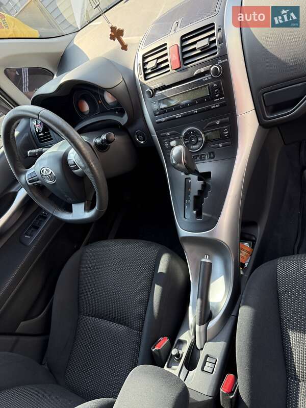 Хэтчбек Toyota Auris 2011 в Харькове
