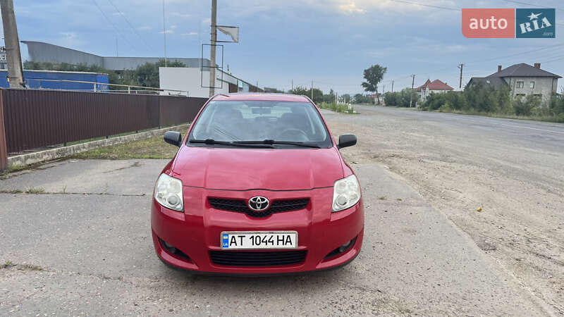 Хэтчбек Toyota Auris 2009 в Новоселице