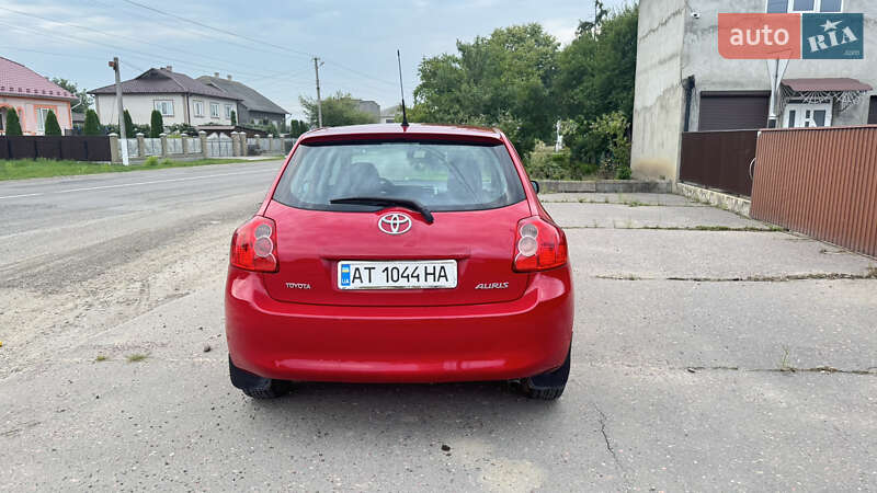 Хэтчбек Toyota Auris 2009 в Новоселице