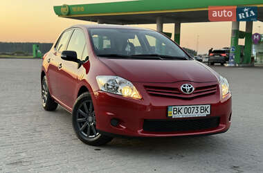 Хэтчбек Toyota Auris 2012 в Радивилове
