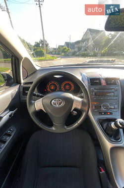 Хэтчбек Toyota Auris 2007 в 