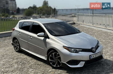 Хэтчбек Toyota Auris 2015 в Днепре